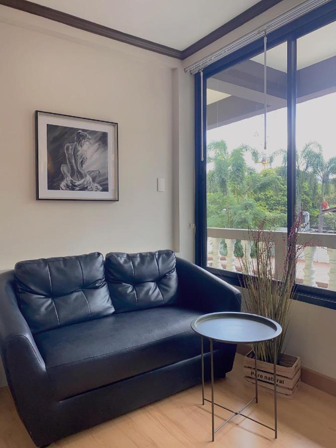October Hostel Chiangmai Chiang Mai Dış mekan fotoğraf