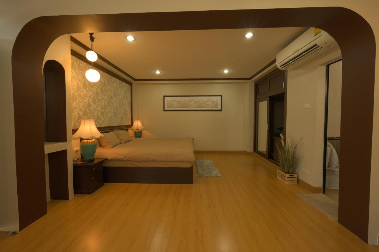 October Hostel Chiangmai Chiang Mai Dış mekan fotoğraf